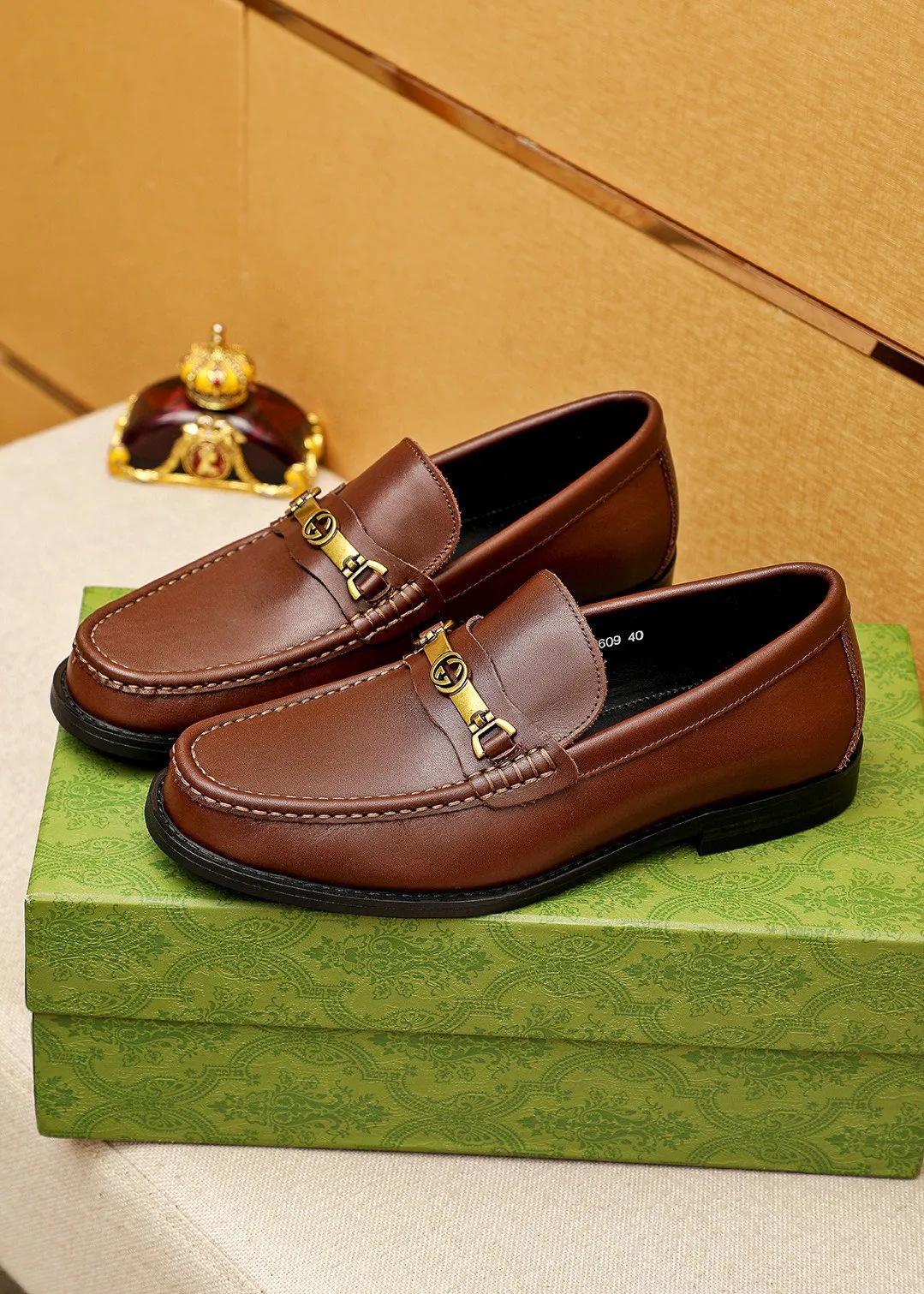 Men's shoes 💰460 💐 Product trademark: GUCCI "Gucci" casual leather shoes Regular size: 38-44 (45🉑️customized) Product materials: Selected imported first-layer calfskin upper + luxury hardware buckle, imported water-dyed cowhide leather lining. Strong three-dimensional visual effect, original combination outsole Color: 3⃣️colors available
